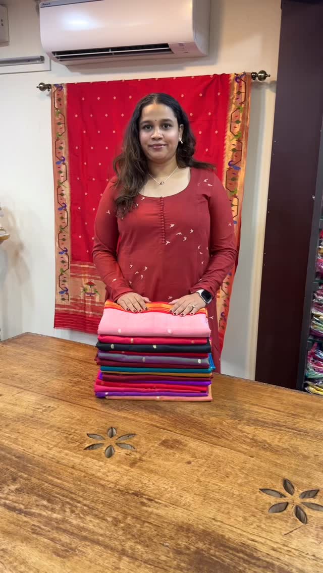 Stunning Traditional Handloom Paithanis, fresh off the loom✨Price: 22,500/-For further enquiries kindly WhatsApp on 9561588555🌸...#handloom #iwearhandloom #paithani #handwoven by @saudamini_handloom