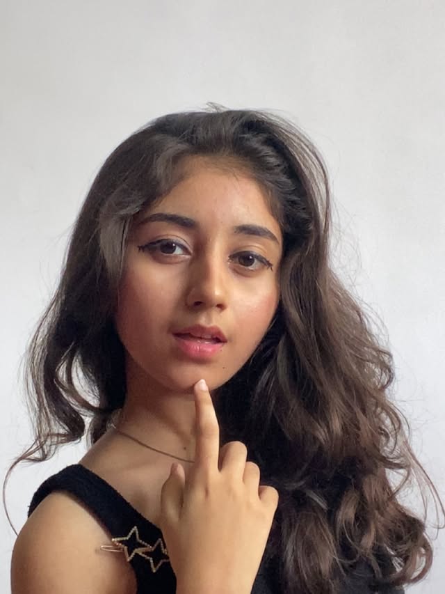 Effortlessly ME❤️ .Which one’s Your Favourite?🫧 ..#feminine #slaygirl #confidencequeen #thatgirllifestyle #facecard by @rwllvidhi_7