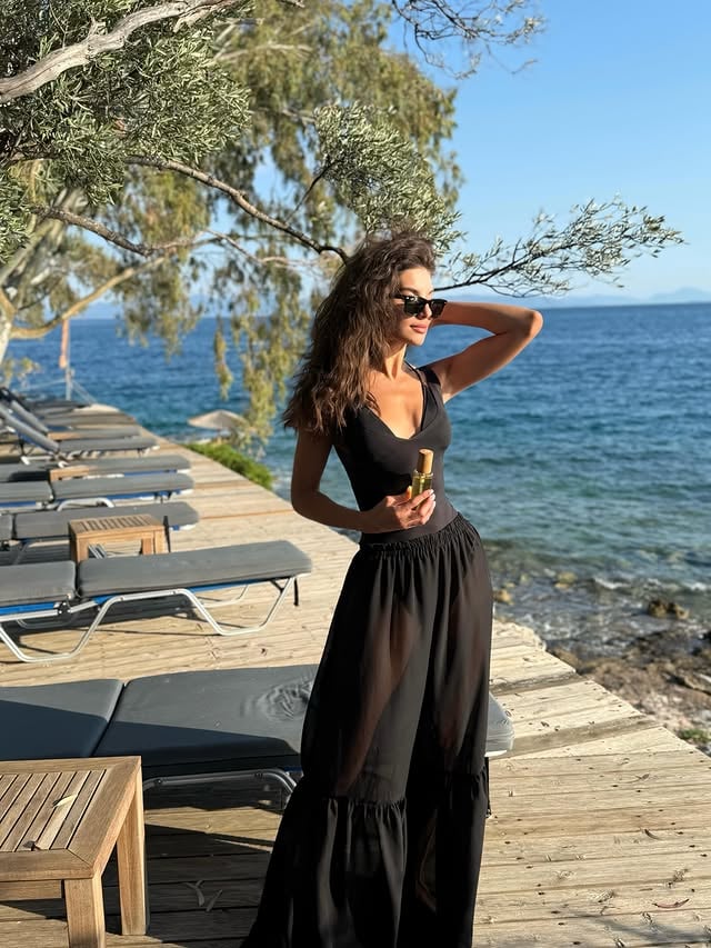 Ήλιος, θάλασσα και η απόλυτη φροντίδα! 🌊💛 Όταν ένα προϊόν τα κάνει όλα, δεν λείπει ποτέ από την τσάντα θαλάσσης. Το ξηρό λάδι της @pforpelion αφήνει το δέρμα και τα μαλλιά super απαλά, χωρίς ίχνος λιπαρότητας. by @natasa_kouvela