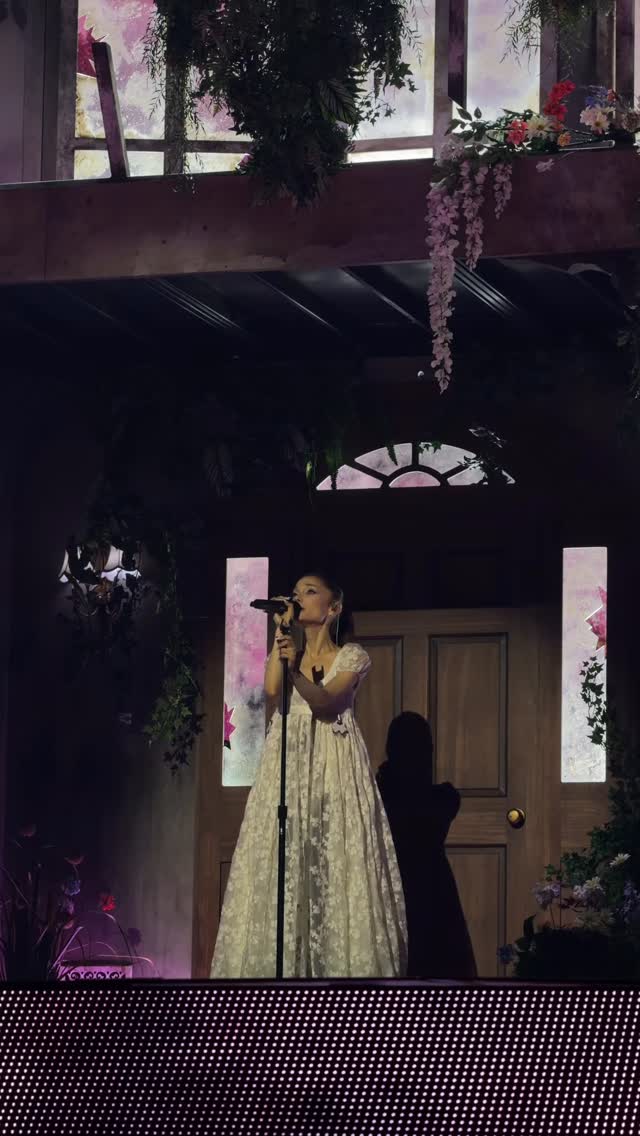 ariana performing ‘we can’t be friends (wait for your love)’ 🤍