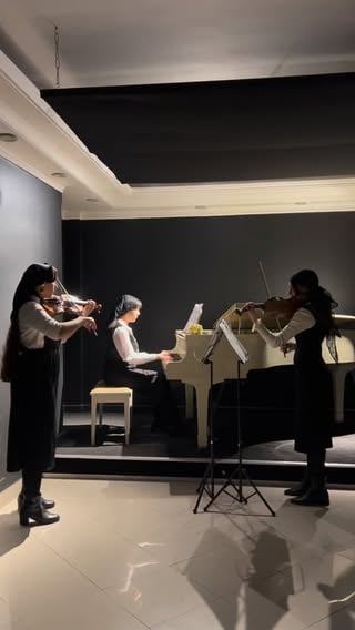 ⁨	⁨	⁨	Shostakovich trio,Polka in D major🎶🎶

-از زحمات استاد اسدنژاد عزيز سپاسگزاريم❤️
‪‪‪@arashasadnezhad.violinist‬‬‬ 

-ممنونيم از همكارى مدرسه موسيقى شين🌻
@sheen.ir 

#پیانو #پیانیست #pianotrio #پیانو_کلاسیک⁩⁩⁩