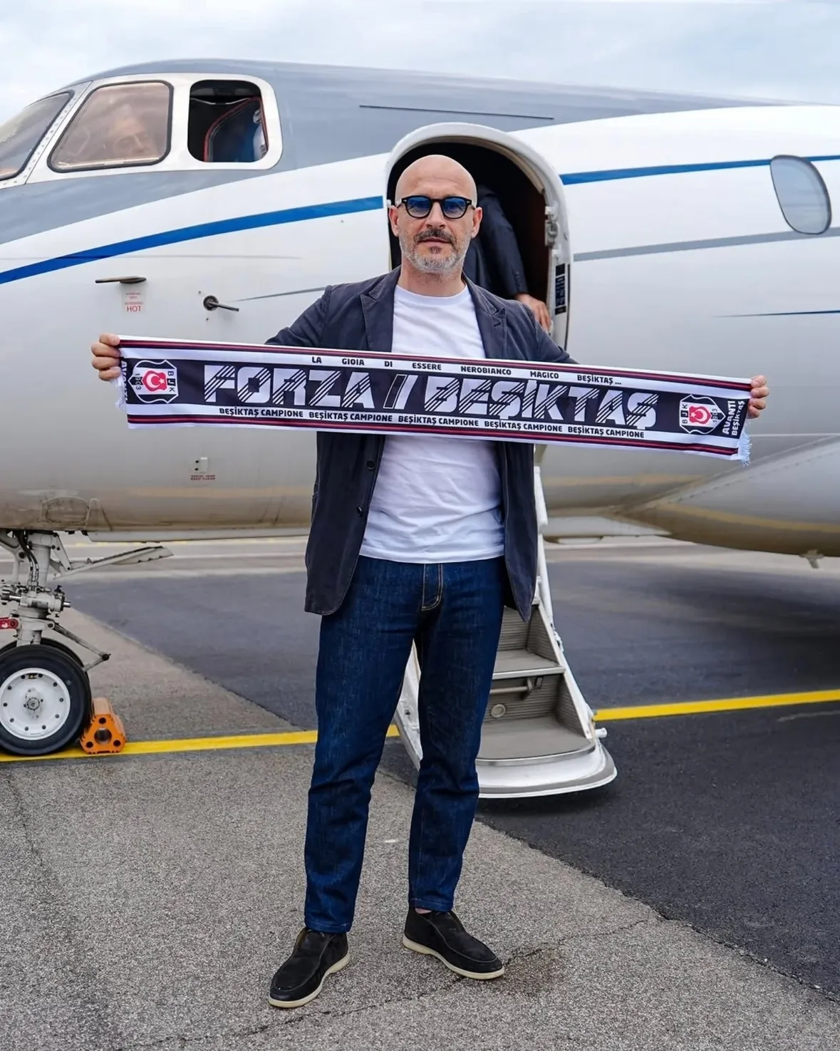 È appena giugno ma già abbiamo una delle 10 foto del calciomercato di questa estate.
Percentuale randomica 113%.

(📷 @besiktas )
