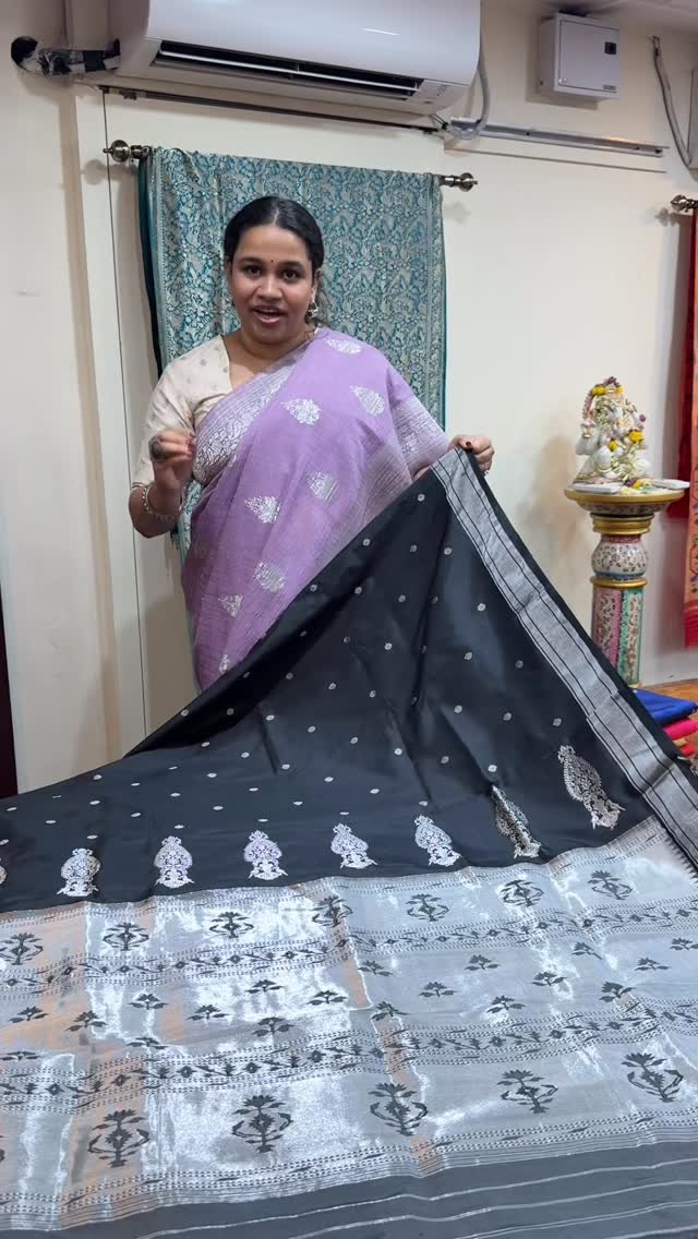 Stunning Vintage Revived Paithanis are back in stock✨For any enquiries, kindly WhatsApp on 9561588555🌸...#handloom #iwearhandloom #handwoven #paithani #saree by @saudamini_handloom