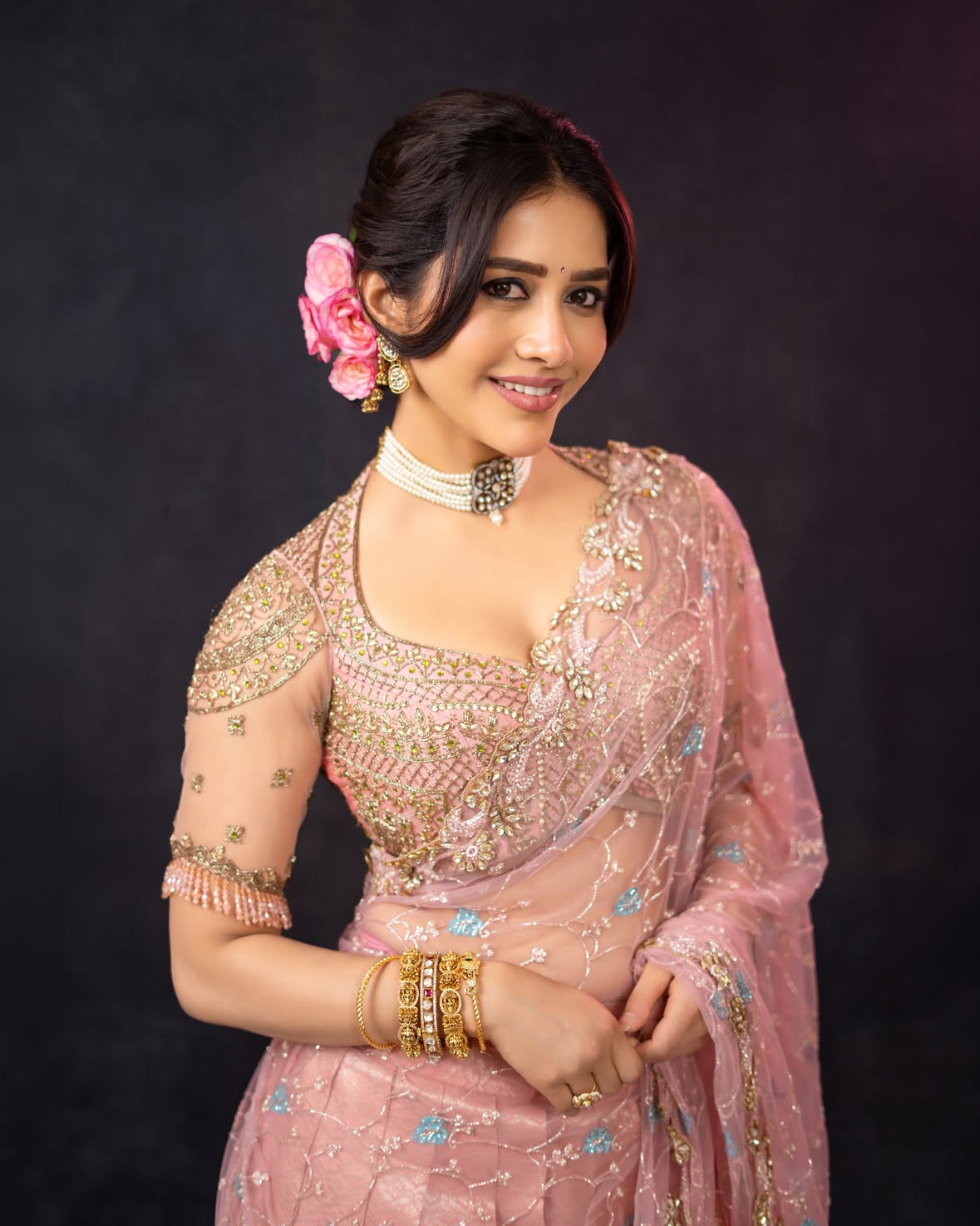 The softness of simply being.
:
:
:
@manogna_gollapudi  @studio149 @petalsbyswathi @pranil_chintewar