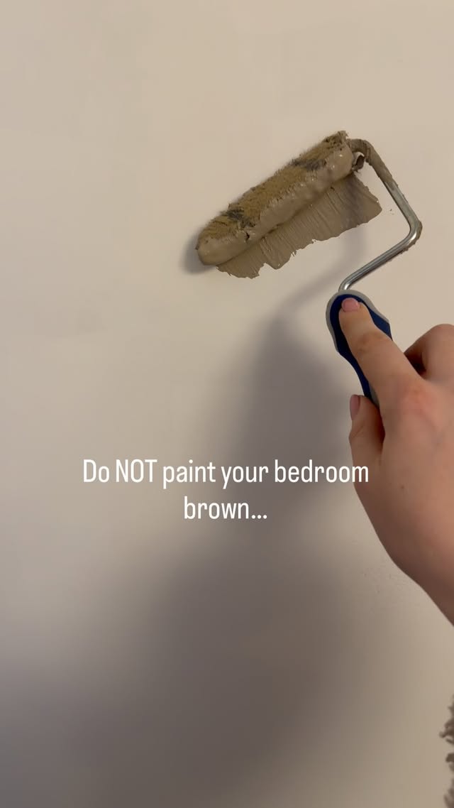 Apparently brown bedrooms are depressing. I respectfully disagree 🤎

#bedroommakeover
#paintinspiration
#countrycottagehome
#interiorstyling
#homedecorideas