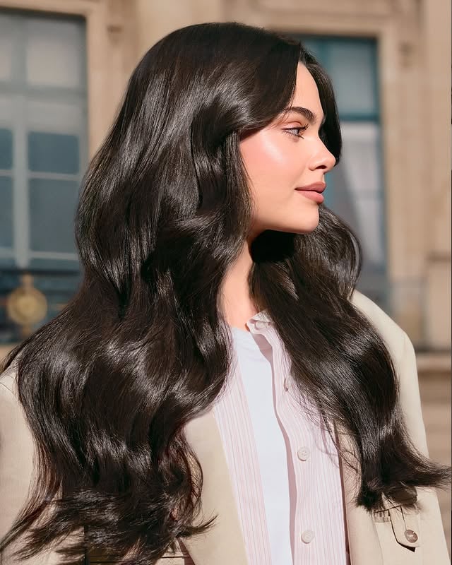 What makes @ariana_greenblatt's hair so glossy? It starts with two simple steps: GLYCOLIC GLOSS shampoo and conditioner.

#LOrealParis #LOrealParisHaircare #GlycolicGloss #HairGloss