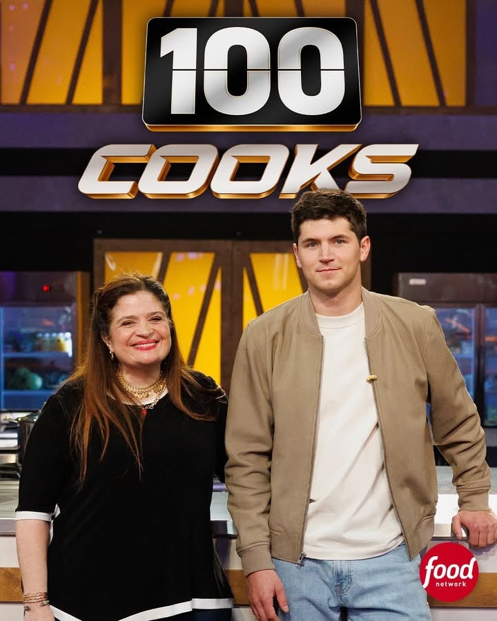 My brand new show, 100 Cooks, premieres TONIGHT on @foodnetwork - 9/8 central 🔪
