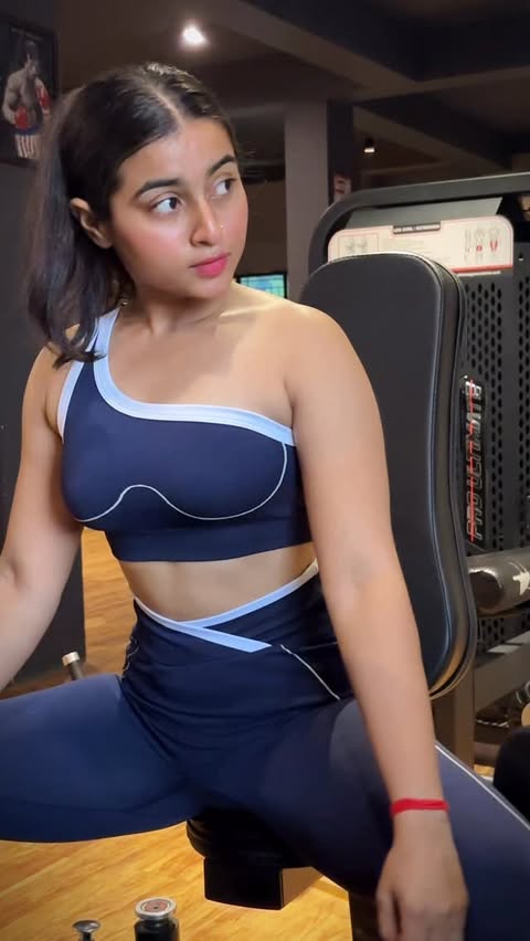 Confidence is the best outfit ✨

#gym #gymgirl #reelsinstagram #fitnessmodel #reelitfeelit