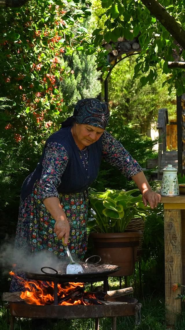 Homemade İçli Köfte – A Traditional Turkish Favorite 🌾🥩#VillageLife#CountrysideLiving#RuralLife#SimpleLiving#PeacefulVillage by @amiraslanrin