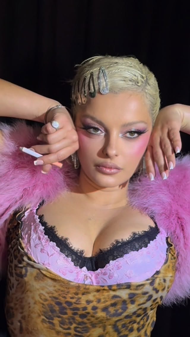 I honestly hate captions but I really love these video clips and this look. Plus Dirty blonde is out in 3 days. Xoxoxo