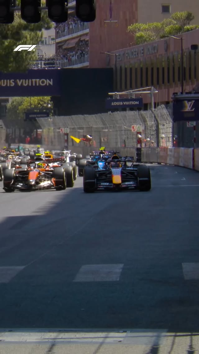 The lights go out at Monaco and Max Verstappen hardly moves 😮

Disaster for the four-time champion!

#F1 #Formula1 #MonacoGP