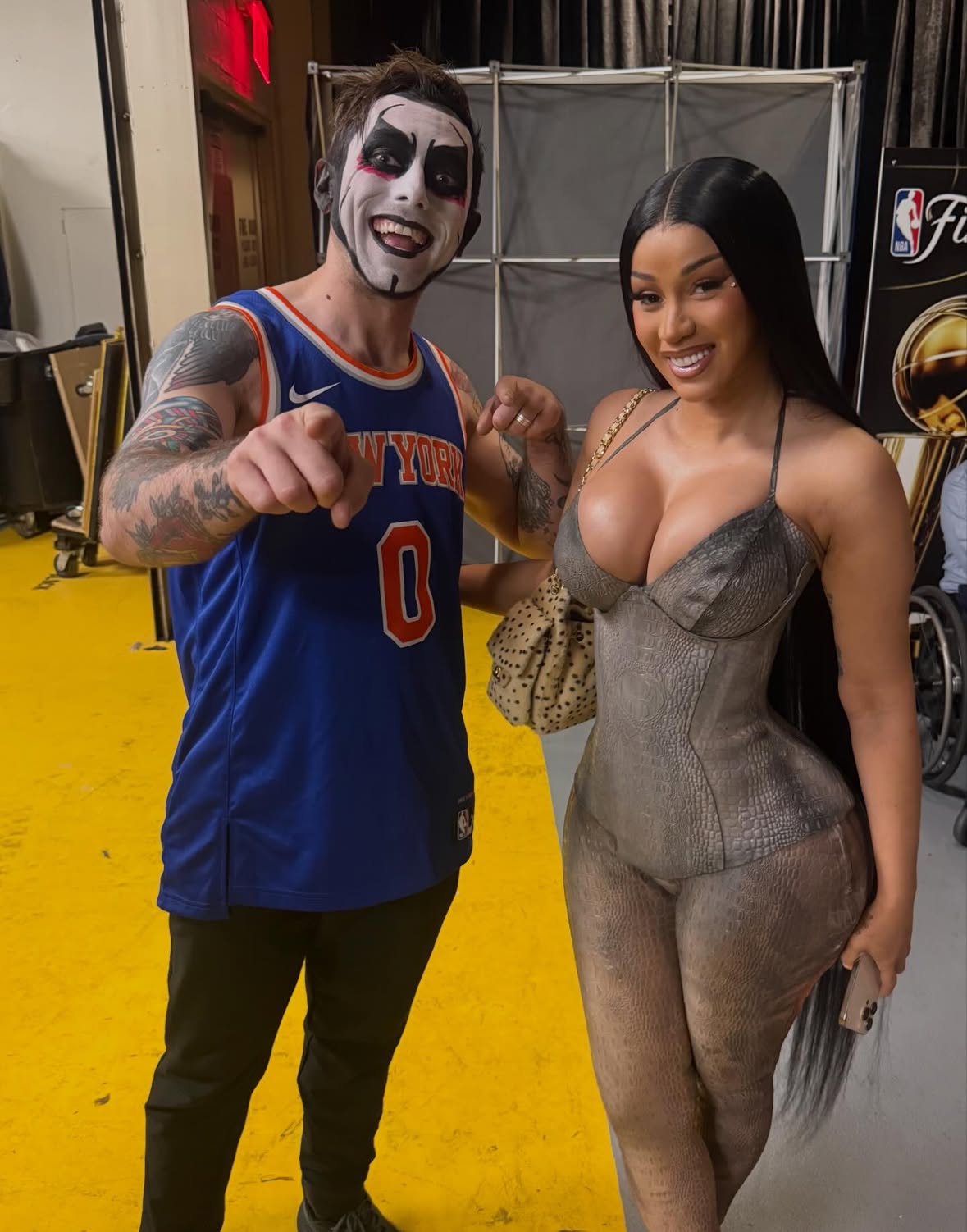 CARDI B-HAUSEN 😈