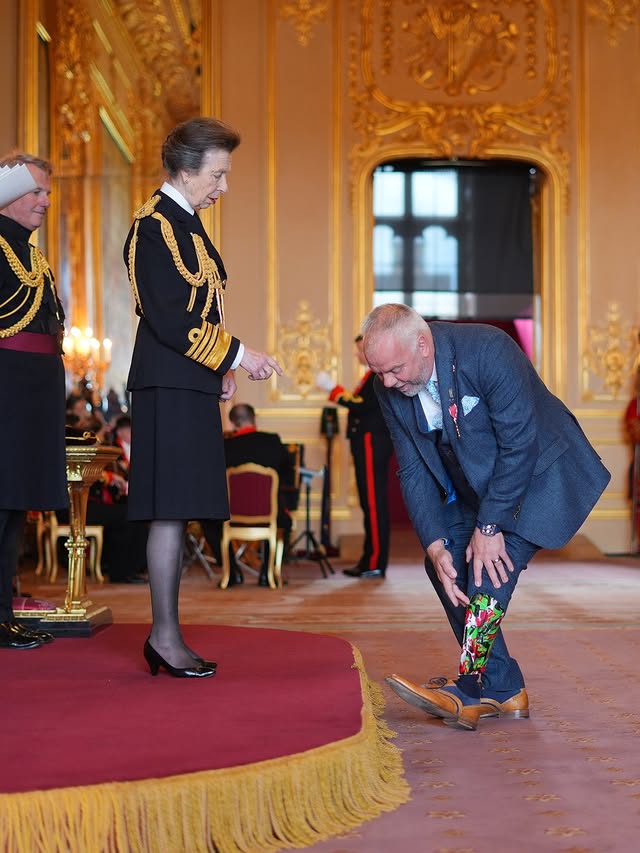 Congratulations to everyone who received honours at today’s Investiture ceremony, hosted by The Princess Royal at Windsor Castle. 🎖️🎉

Amongst recipients were...

🦿 Dr. Mark Williams OBE for services to prosthetics.

🤝 Dr. Nasser Kurdy OBE for services to community interfaith reconciliation.
 
👩‍🎨 Solange Azagury-Partridge MBE services to design.