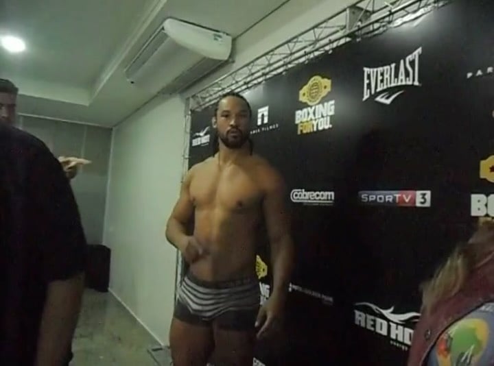 Assim foi minha estreia no boxe profissional, lutando com um atleta experiente que fez parte da seleção brasileira de boxe que pesava 106kg e eu 90kg CHAMA 🔥