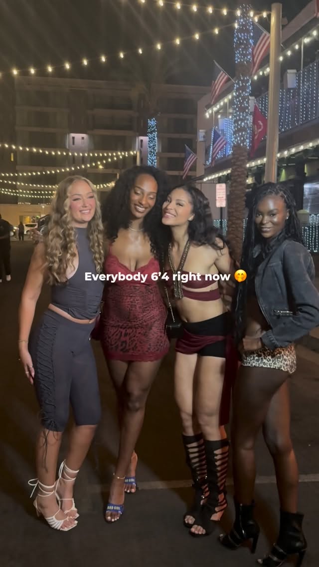 A sight to see 😂🤭

#tall #tallgirlstyle