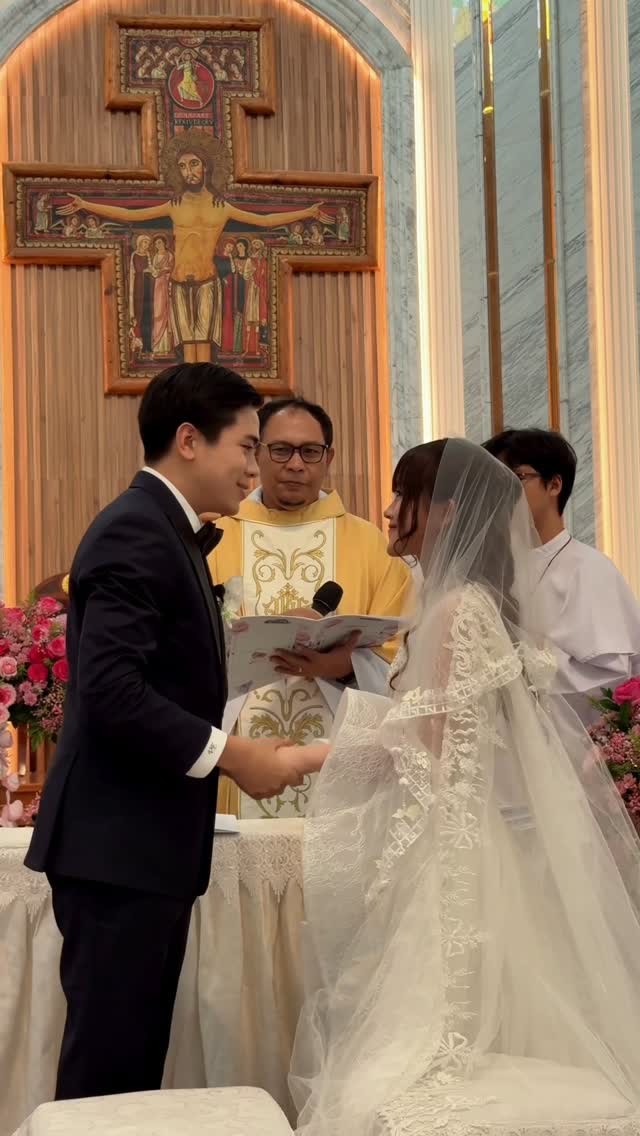 From childhood prayers to wedding vows.Walking down the aisle of my childhood Catholic church—a moment I've dreamed of for years. ❤️Wedding Dress @jeanlaudi_ Groom's & Family Suit @wonghangtailor Morning robe @rainaardeliasposa MUA & Hairdo @gladysnataliamua @zefhairstylist WO & Choir @mothermaryjktchoirDecor @dekorasi.santolukas Bouquet @twosoulswedding.idPhoto & Video @kairos_worksPhoto Candid @fcgweddingsContent Creator @brideswhispererSouvenir Design @darknight_sparrow#wedding #holymatrimony #loVINgEDELYN by @edelynlyn