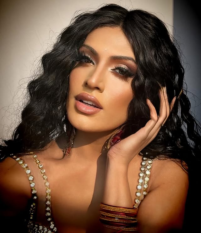 When the mug shot happens to be the money shot !!!! 

🤷🏻‍♀️🤷🏻‍♀️🥷🥷

Glowing extra under the mumbai sun and maybe because it’s PRIDE MONTH ? Orrrr Global warming …. Or both !!! 

#pride #pridemonth #trans #transisbeautiful #namaslay