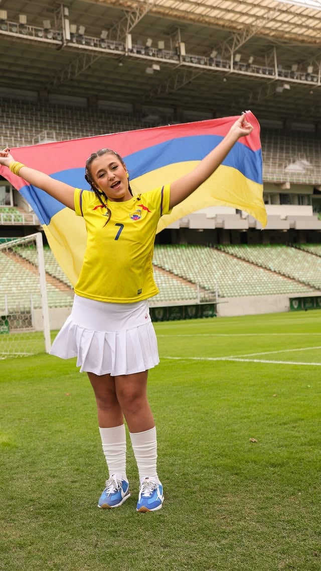 ⚽🌎 A Copa do Mundo está chegando e, até lá, que tal conhecer um pouco mais sobre os países que estarão em campo? Hoje o destino é a Colômbia! 🇨🇴

Você sabia que a Colômbia é um dos países mais vibrantes da América do Sul? Conhecida por suas paisagens deslumbrantes, sua rica cultura, sua música contagiante e seu povo acolhedor, ela conquista quem a visita.

Entre montanhas, praias paradisíacas e um dos cafés mais famosos do mundo, a Colômbia é um país cheio de história, diversidade e muita alegria.

💛💙❤️ E aí, qual dessas curiosidades sobre a Colômbia mais te surpreendeu? 

📸 @fotometrar 
Editorial Copa 2026 @topbloggers.br @topagencybr 

📍 @arenaindepa 
 
#Colombia #Colômbia #CopaDoMundo2026 #WorldCup2026 PaísesDaCopa Curiosidades Futebol AméricaDoSul Cultura Travel Viagem RumoACopa Copa202::
