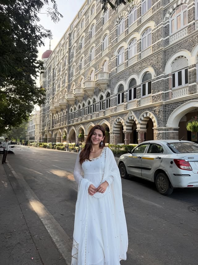 Pretending like a main character in Mumbai🤍🦢suit from @bhaviniparis by @bhaviniparis