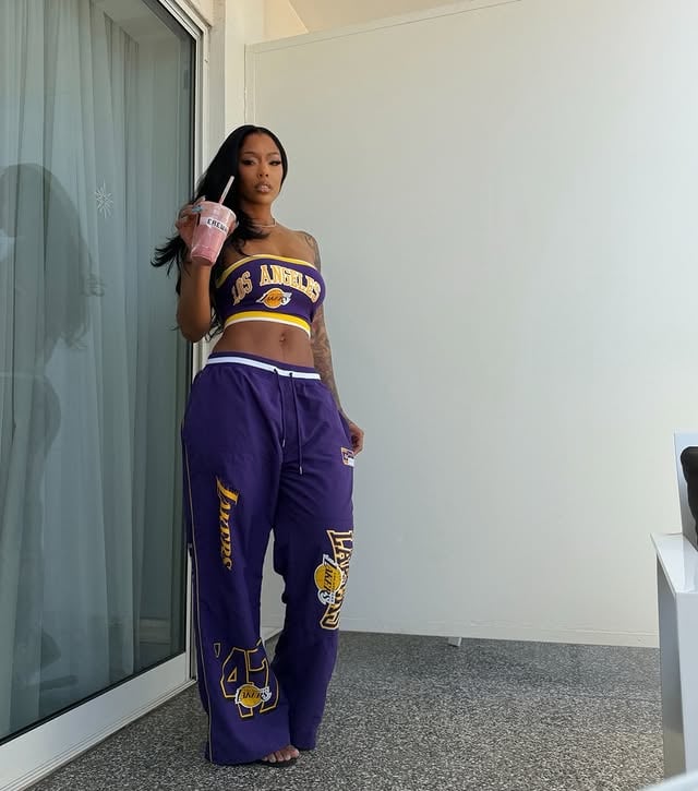 🌴 I 🫶🏾 You 🫶🏾🌴 @FashionNova 

🔍NBA LA Lakers Patchwork Cargo Wide Leg Pant - Purple
🔍NBA LA Lakers Patchwork Tube Top - Purple