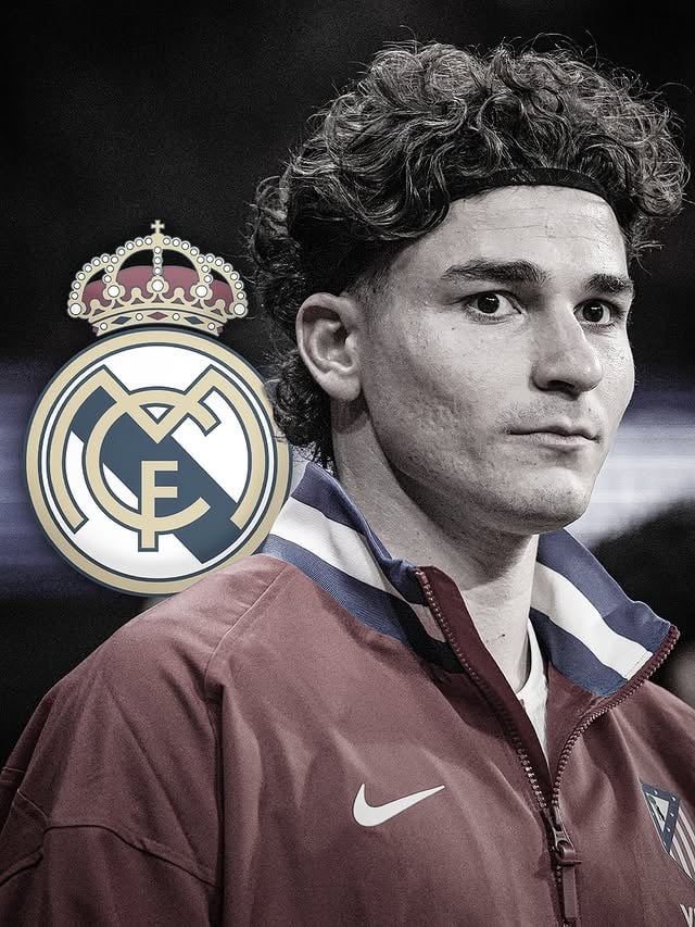🚨 𝐁𝐑𝐄𝐀𝐊𝐈𝐍𝐆: Real Madrid told Atlético they will 𝐍𝐎𝐓 offer crazy money for Julián after €150m rejected ❌🕷️

Barcelona remain keen but Atlético 𝐂𝐋𝐎𝐒𝐄 𝐓𝐇𝐄 𝐃𝐎𝐎𝐑𝐒 with public statement from president Cerezo saying “Julián stays”. 

Atlético believe it was a 𝐒𝐓𝐑𝐀𝐓𝐄𝐆𝐈𝐂 𝐌𝐎𝐕𝐄 by Florentino as plan was to bid for 𝐌𝐈𝐂𝐇𝐀𝐄𝐋 𝐎𝐋𝐈𝐒𝐄… but Bayern called him 𝐔𝐍𝐓𝐎𝐔𝐂𝐇𝐀𝐁𝐋𝐄 in private and in public — 𝒏𝒐𝒕 happening.