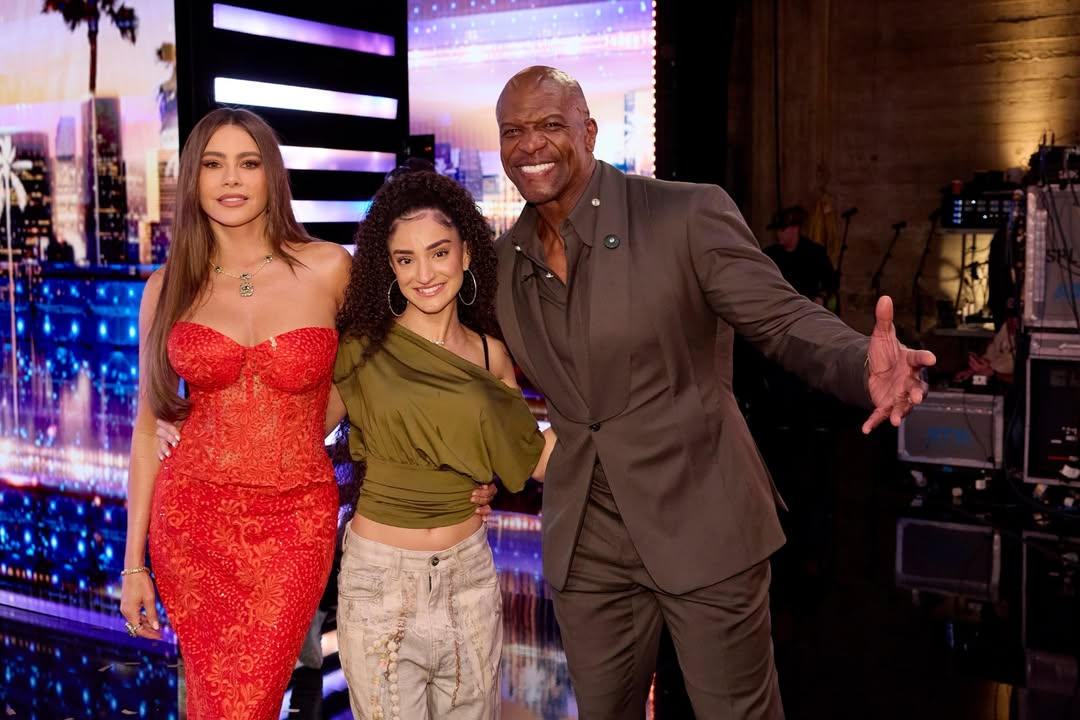 Sorry @howiemandel, I had to!😂⭐️ Excited to have Lara D as my Golden Buzzer this @agt season!🥳 #agt