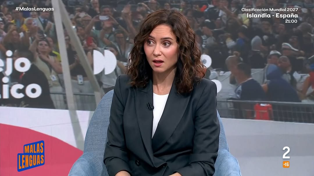 ⭕ Isabel Díaz Ayuso: "Hoy en el tercer mundo tienen móvil, aunque sean extremadamente pobres"

💬 "Es un comentario tan cruel como ignorante, hecho desde la frialdad y la comodidad de tener un móvil, un plato que llevarte a la boca y un techo que te proteja", apunta Sarah Santaolalla en #MalasLenguas