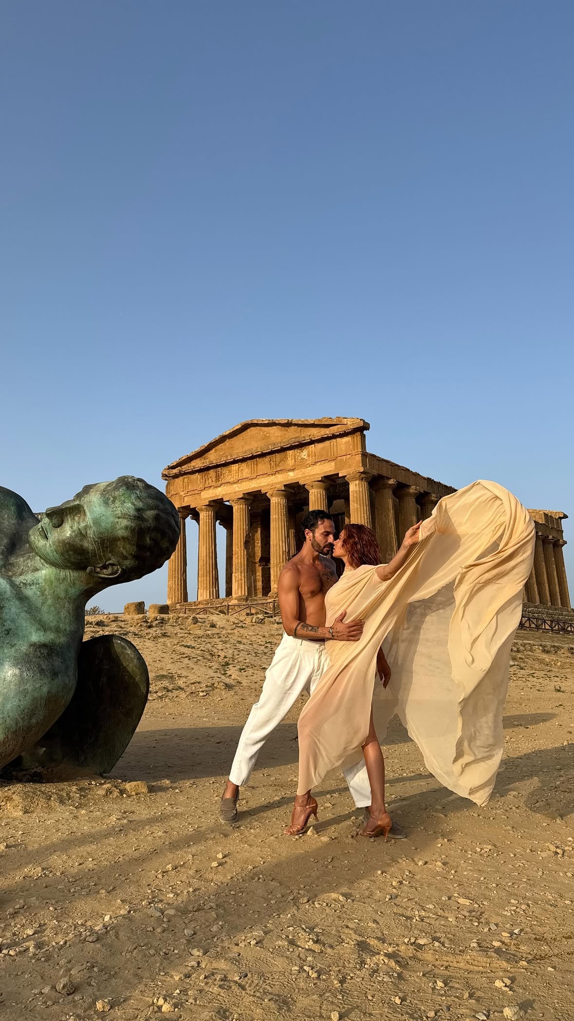 Quando @lucafinotti mi ha chiamata per partecipare a FELICITÀ per il Ministero della Cultura , la nuova campagna di comunicazione dedicata al Sistema museale nazionale e all’app Musei Italiani, ho detto subito di sì. C’era tanto cuore dietro questo progetto e forse Luca Finotti aveva capito che avevo bisogno di incanalare le mie emozioni da qualche parte 🙏🏼 un grazie particolare a @noah_kurzidim e alla mia metà @luca_urso1 che mi hanno permesso di essere vulnerabile 
#felicita #museiitaliani